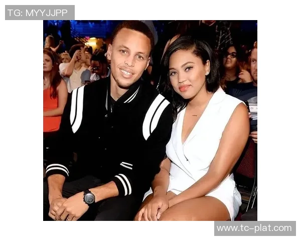 库嫂阿耶莎分享与库里甜蜜约会照,浪漫时刻定格在阳光下的温馨瞬间 库嫂阿耶莎分享与库里甜蜜约会照,浪漫时刻定格在阳光下的温馨瞬间