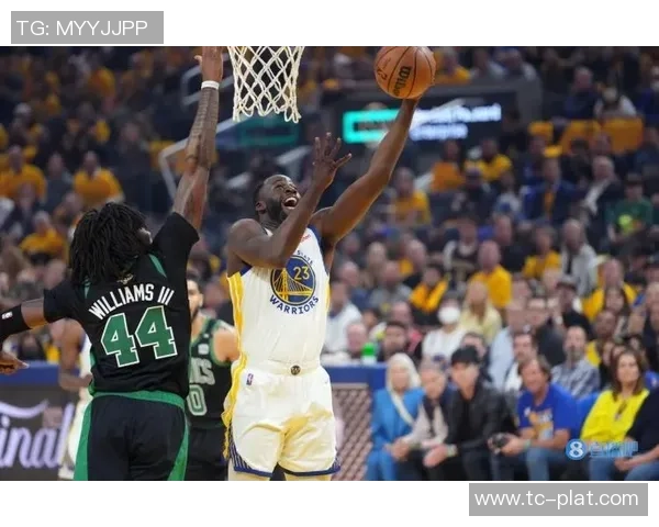 申京前场篮板暴扣追平比分全场气氛再度燃起比赛悬念重生